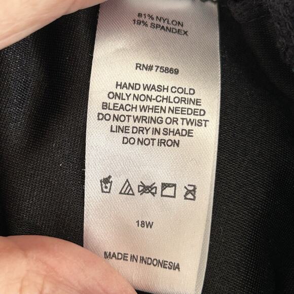 Ocean Dream Signature Women’s One Piece Blue Paisley Multicolor Swimsuit 18W NWT - Picture 10 of 12